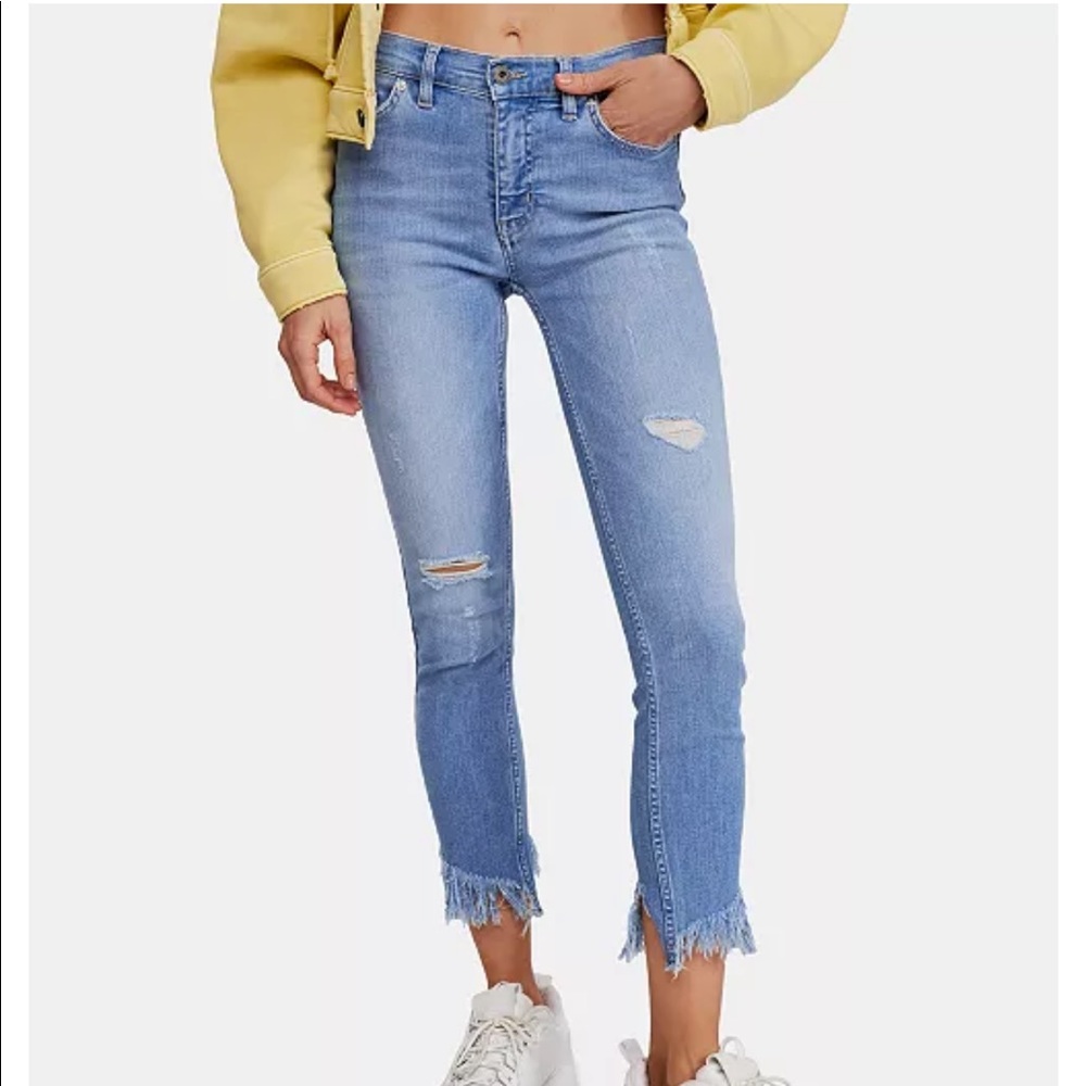 FREE PEOPLE DISTRESSED JEANS